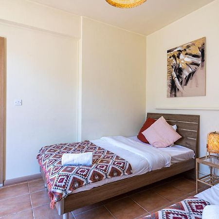 Celine'S 2 Bedrooms Apartment In Larnaca Center Exterior photo