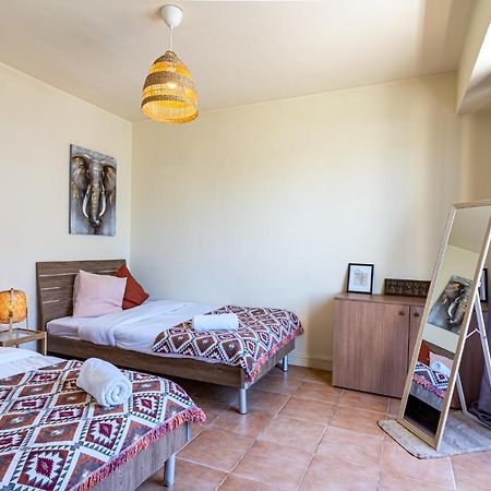 Celine'S 2 Bedrooms Apartment In Larnaca Center Exterior photo