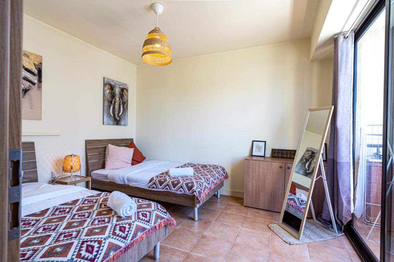 Celine'S 2 Bedrooms Apartment In Larnaca Center Exterior photo
