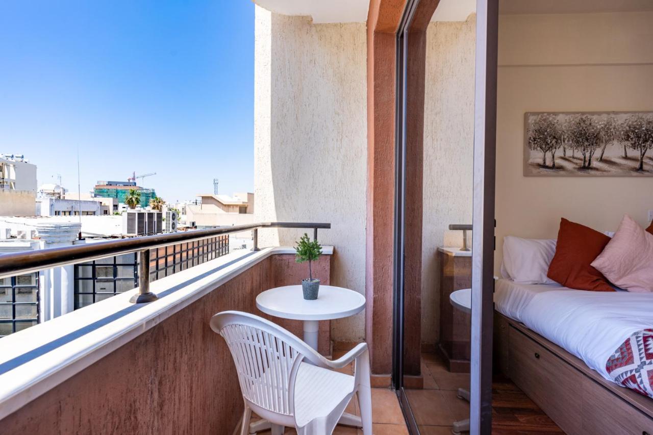 Celine'S 2 Bedrooms Apartment In Larnaca Center Exterior photo